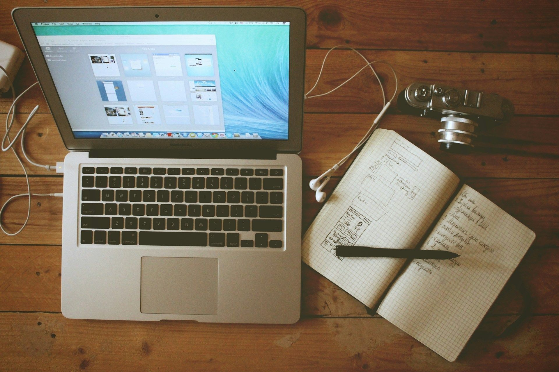 AI Publishing Platforms vs. Traditional Publishing Which is Right for You (2).jpg