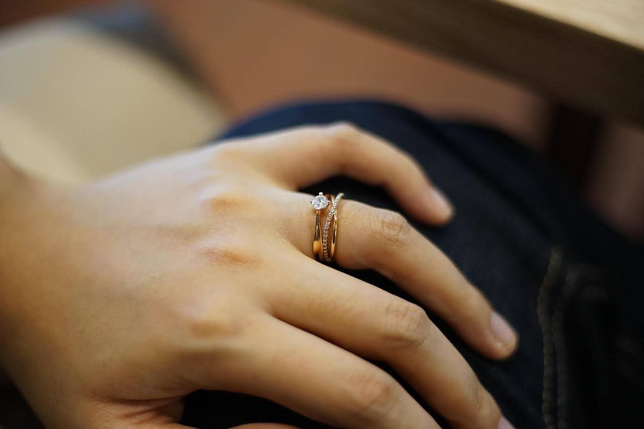 Choosing the Right Engagement Ring Without the Stress (2).jpg