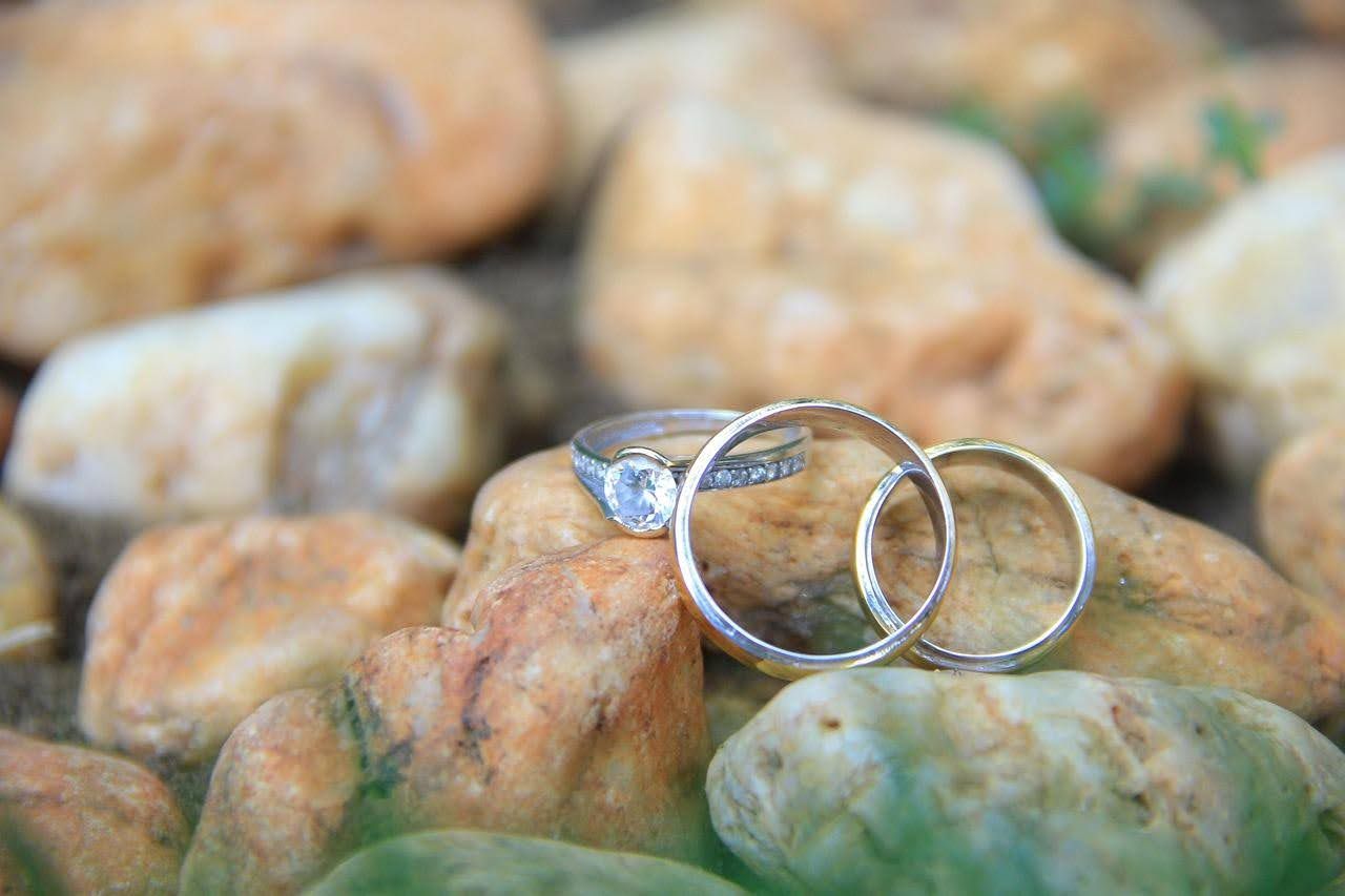 Choosing the Right Engagement Ring Without the Stress (3).jpg