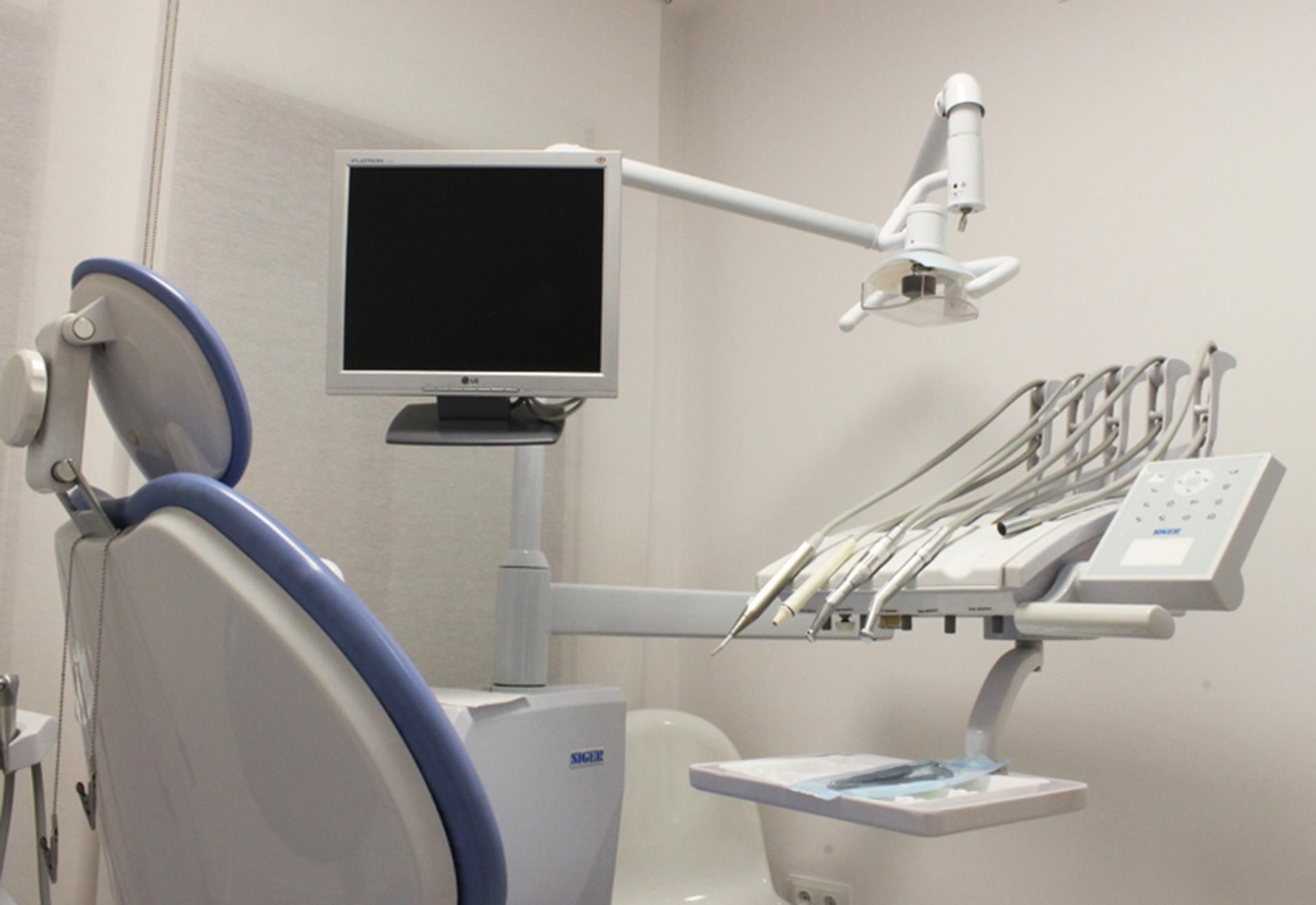 Dental Solutions That Evolve Through Innovation and Smart Tools (2).jpg