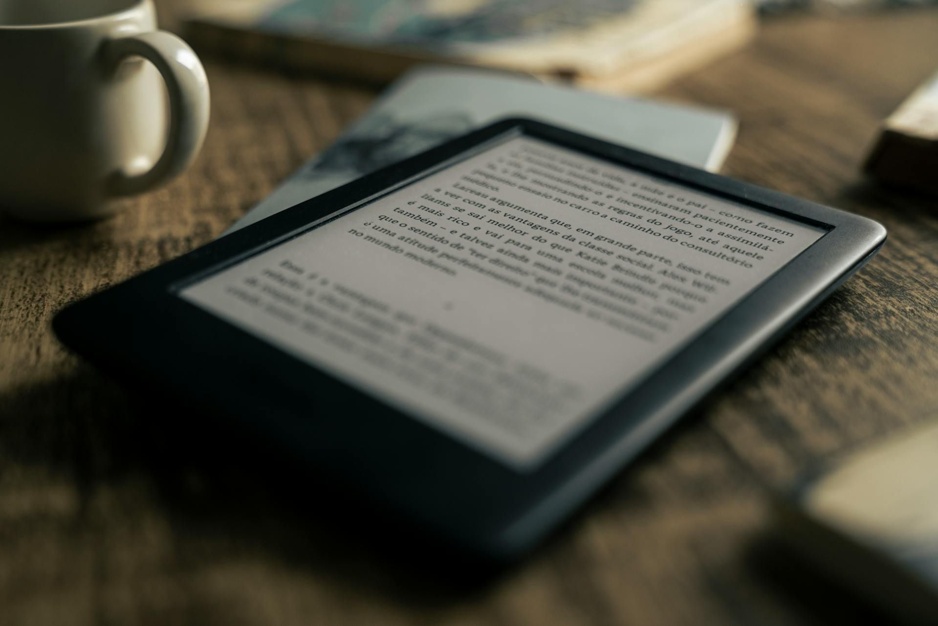 E-books vs Printed Books Choosing the Right Format for Learning (2).jpg