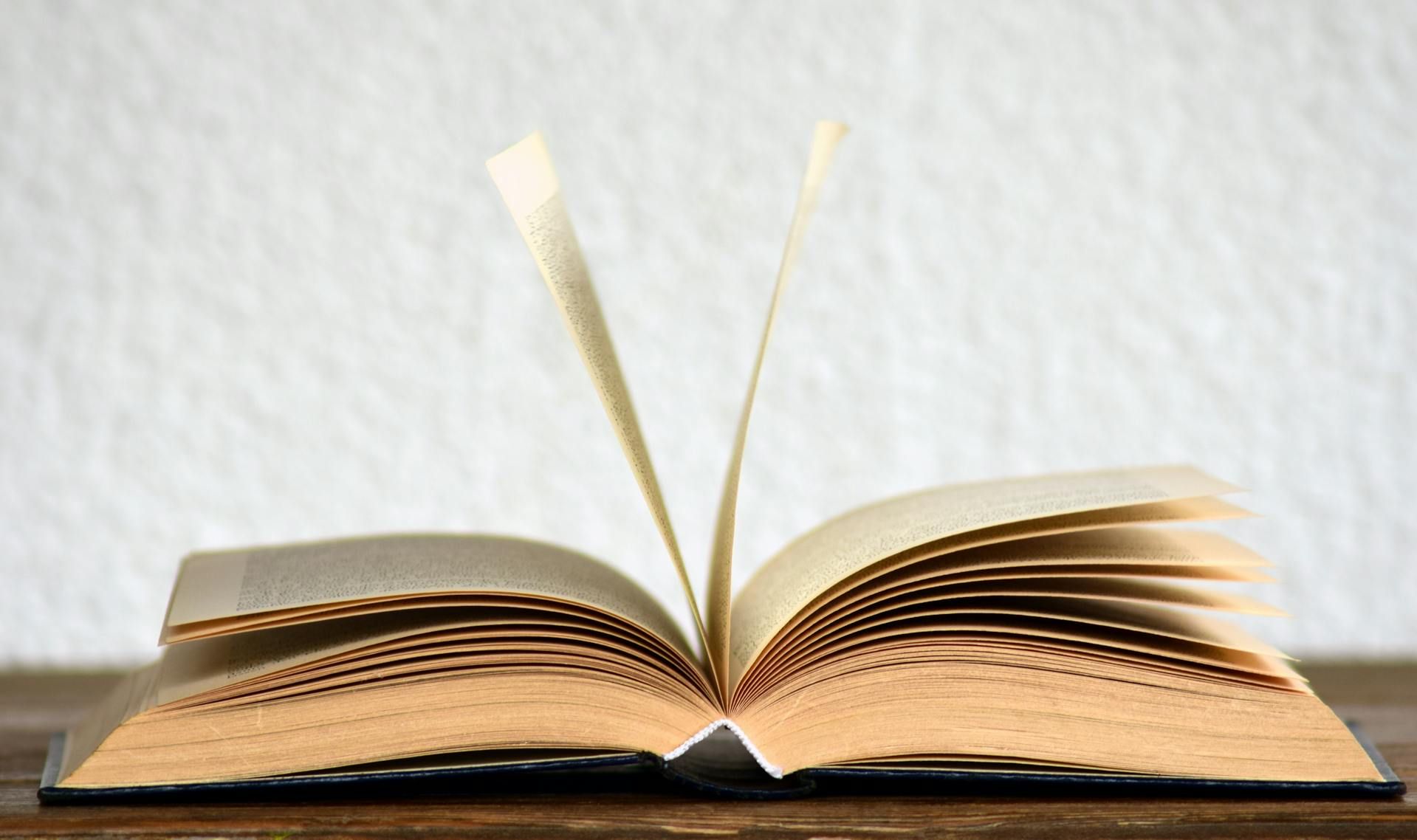 E-books vs Printed Books Choosing the Right Format for Learning (3).jpg