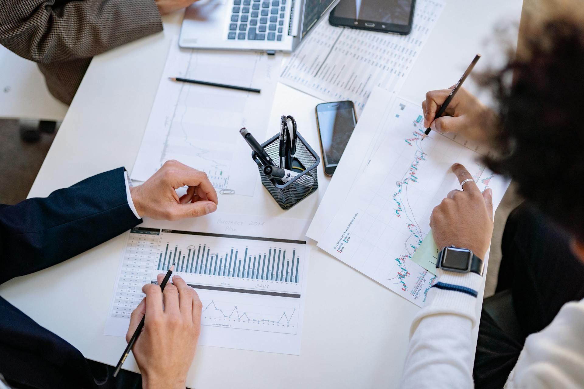 Global Investment, Expert Counsel A Guide to Working with an E2 Visa Attorney.jpg