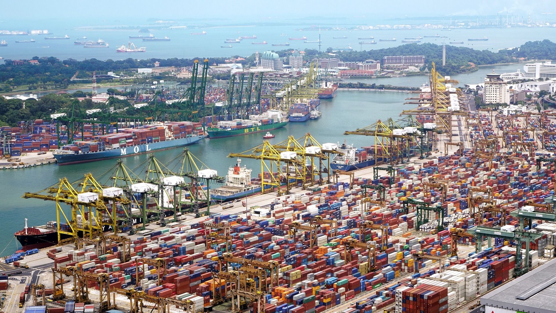 How Different Types of Businesses Find Value in Freight Brokers (2).jpg