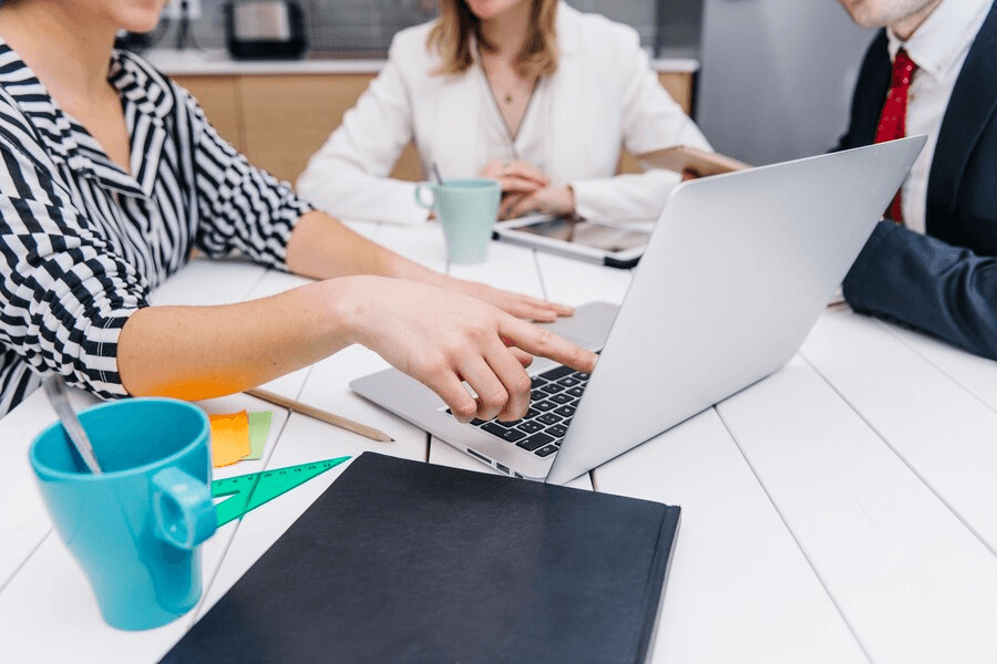 How Online Booking Tools Boost Efficiency for Small Teams (3).png