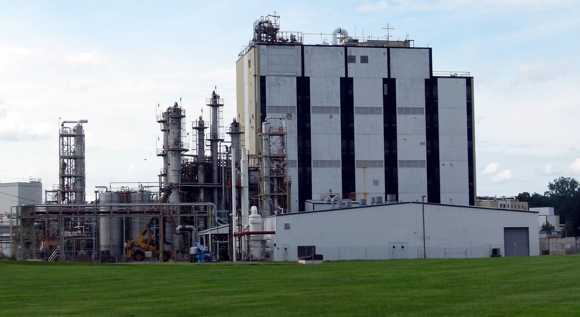 Maximizing Efficiency The Benefits of Contract Manufacturing (2).jpg