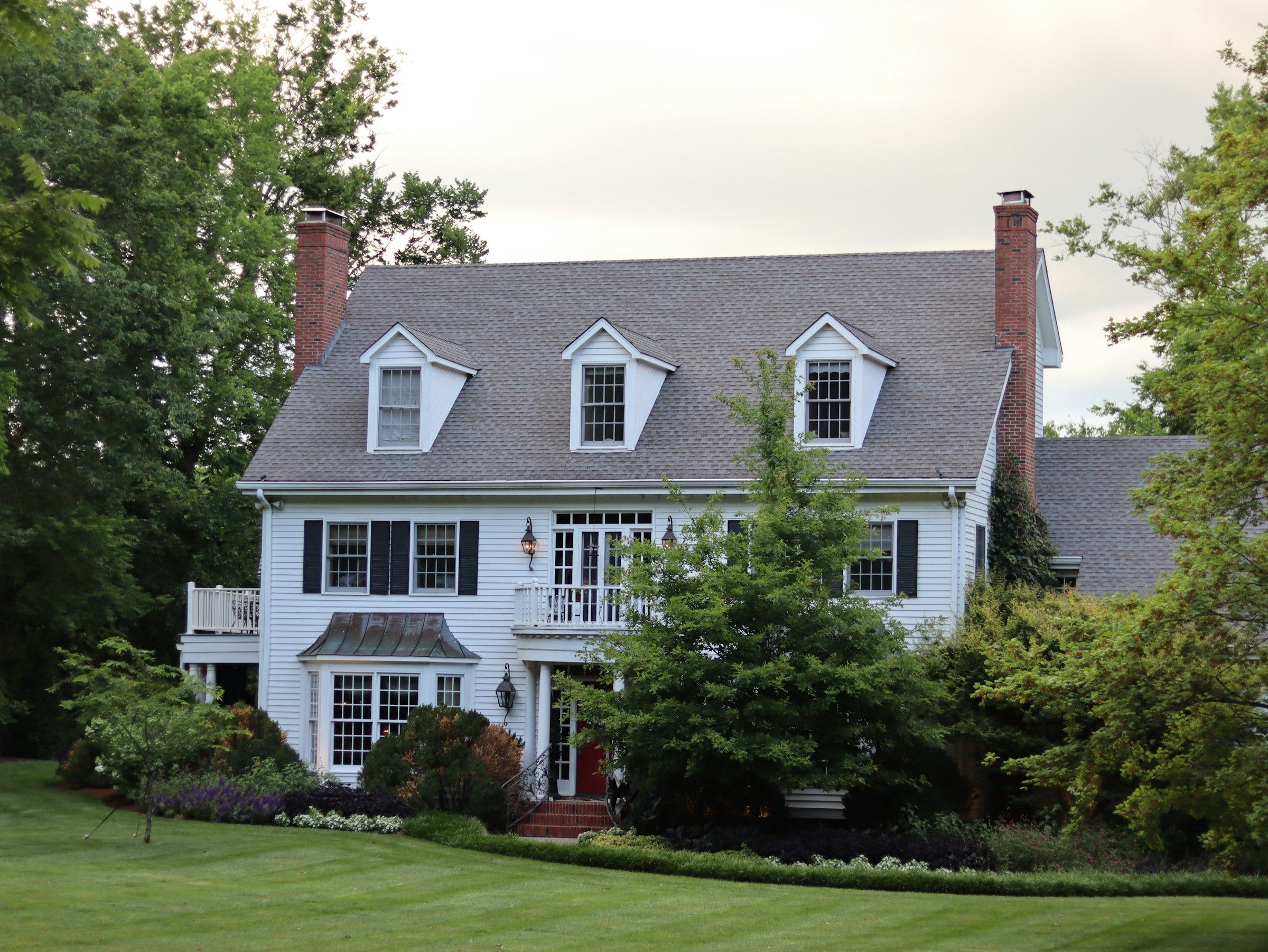 Reasons to Spruce Up Your Home's Exterior This Season (2).jpg