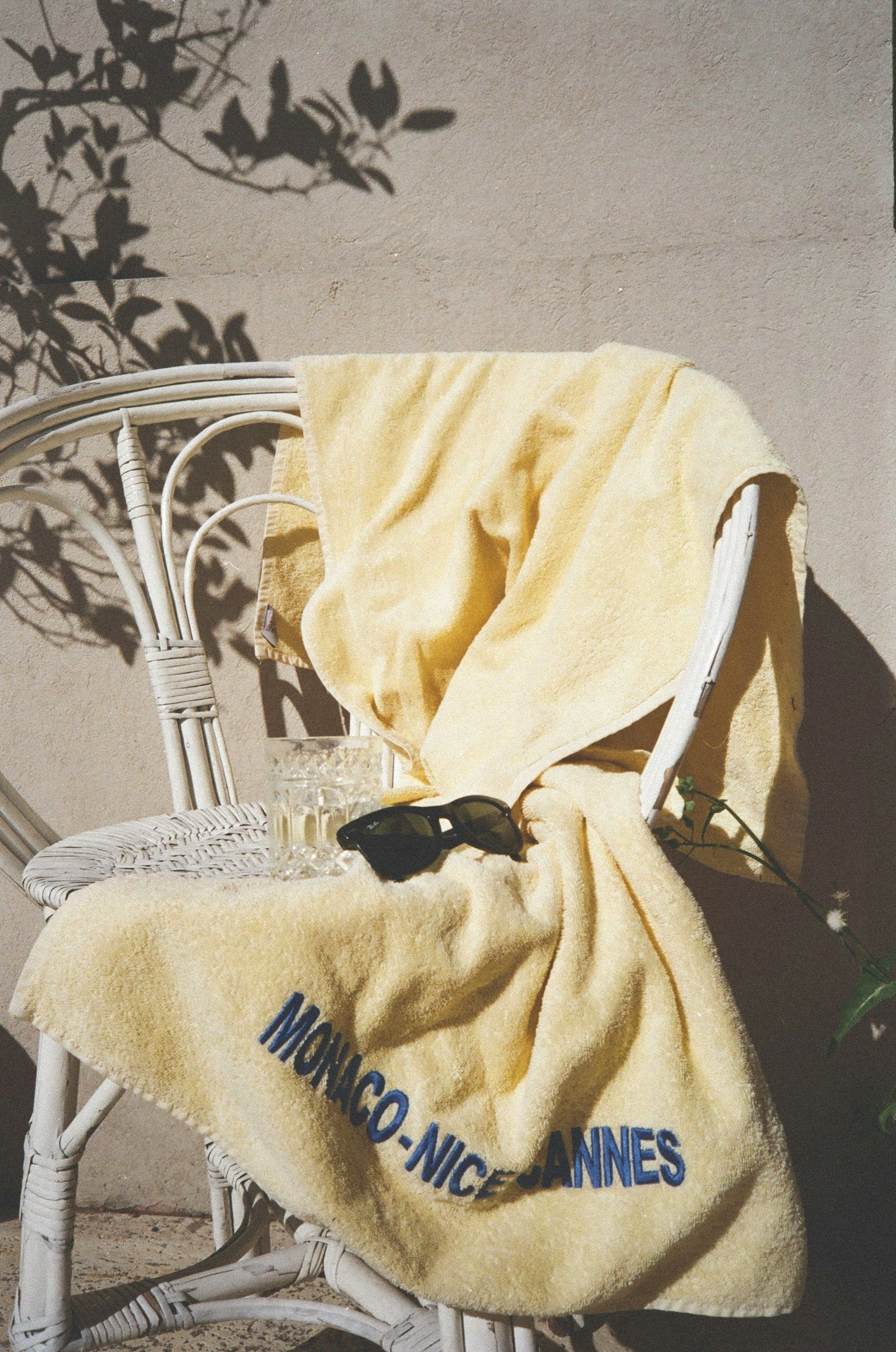 The Benefits of Quick-Dry Materials in Promotional Beach Towels (2).jpg