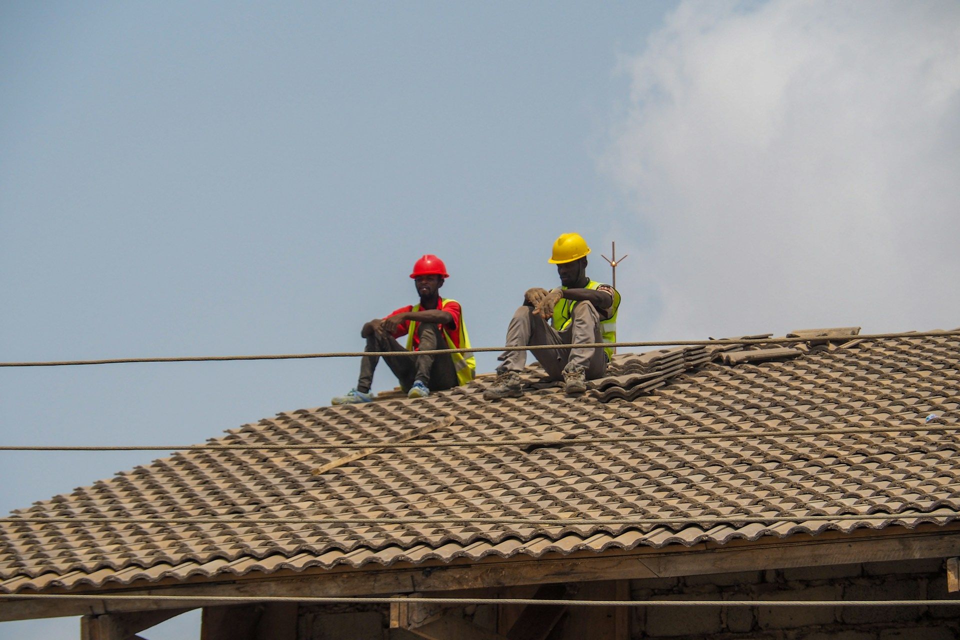Tips for Managing Commercial Roof Construction in Bad Weather (2).jpg