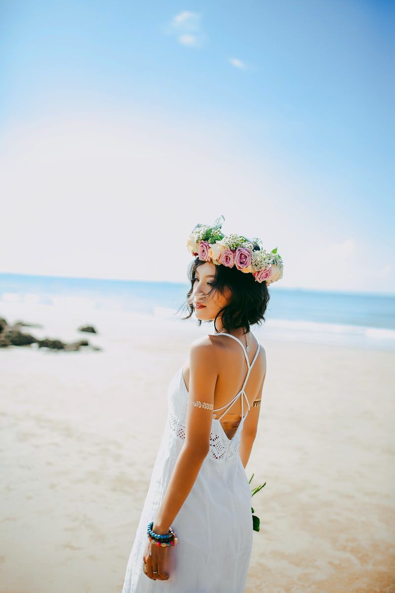 Chic And Classy Outfit Ideas For Oceanside Vows