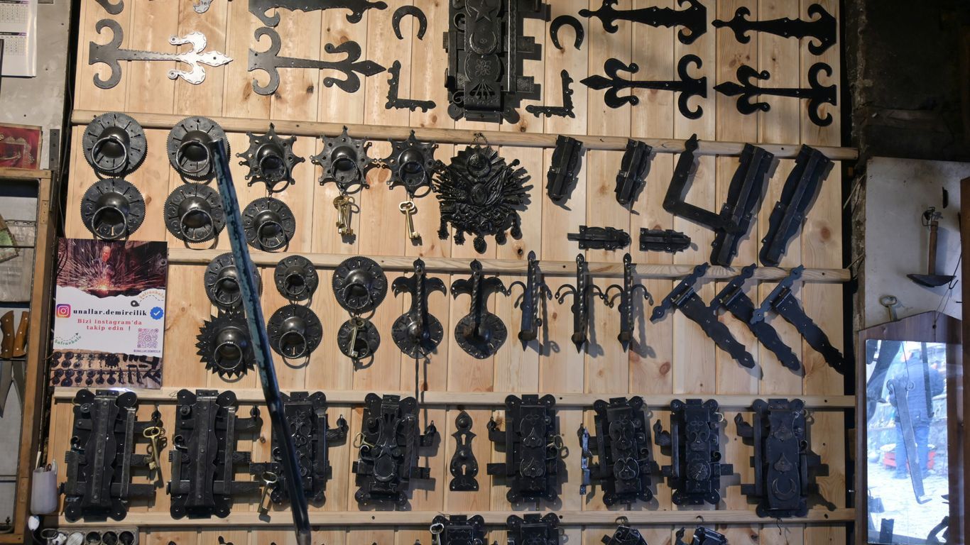 A bunch of tools are hanging on a wall