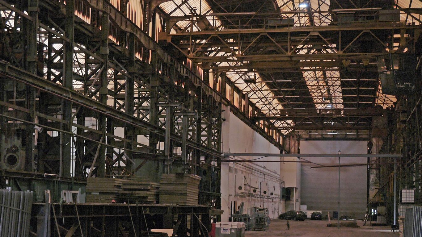 green and brown industrial machine