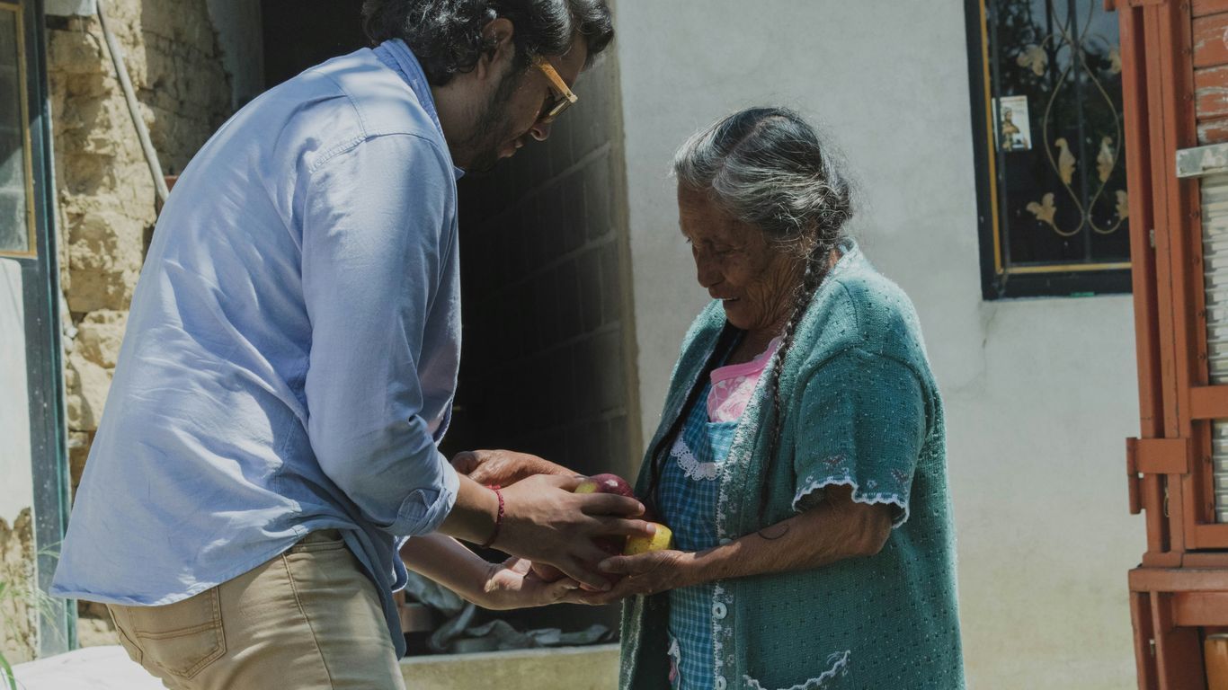 men's blue button-up collared long-sleeved shirt